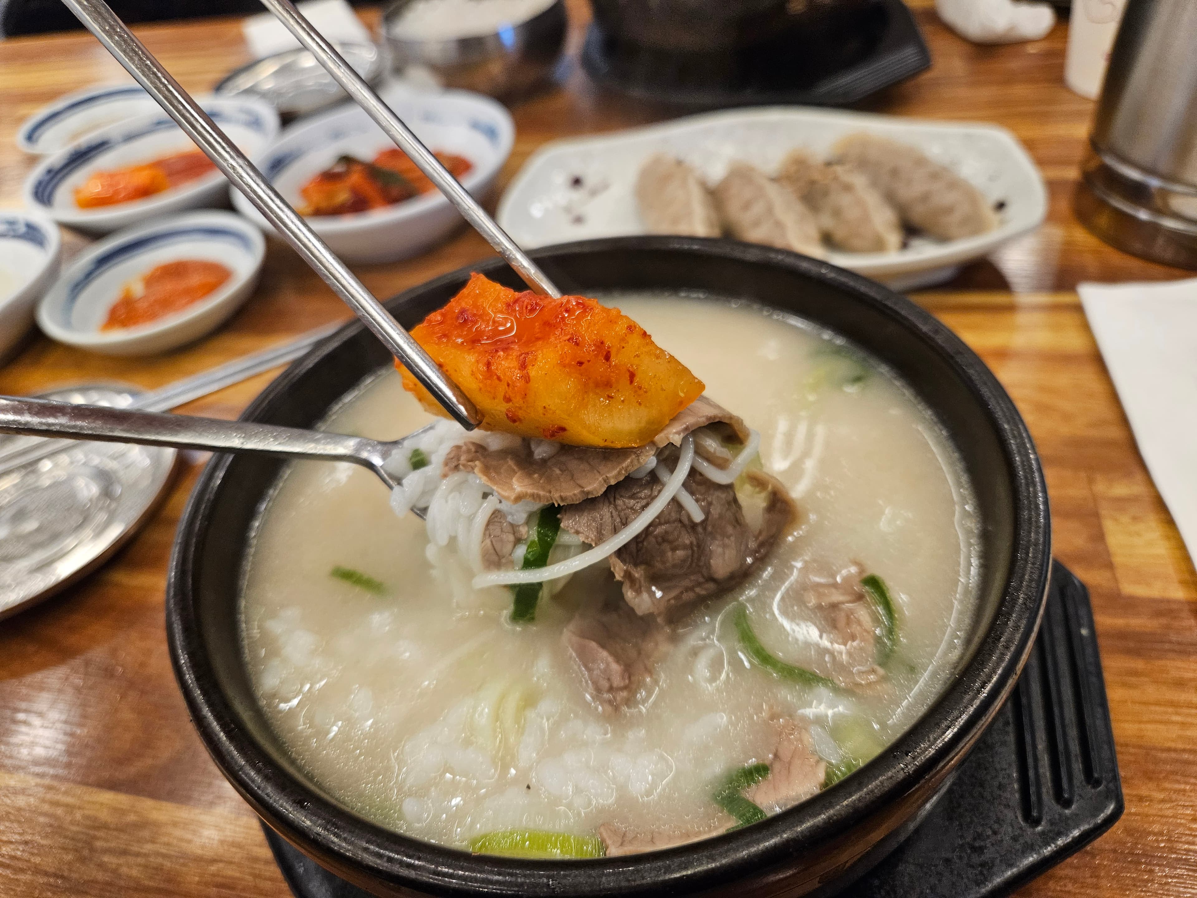 Nampo Seolleongtang — A Warm Bowl of Busan’s Old Downtown